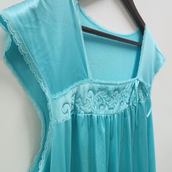 Vtg Vanity Fair Feminine Flowy Flirty Womens Nightgown Size  L Embroidered - Picture 4 of 11